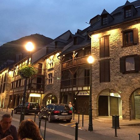 Gites Au Chant Des Marmites Saint-Lary-Soulan Exterior photo