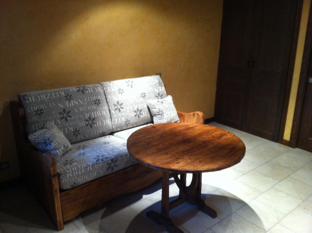 Gites Au Chant Des Marmites Saint-Lary-Soulan Room photo